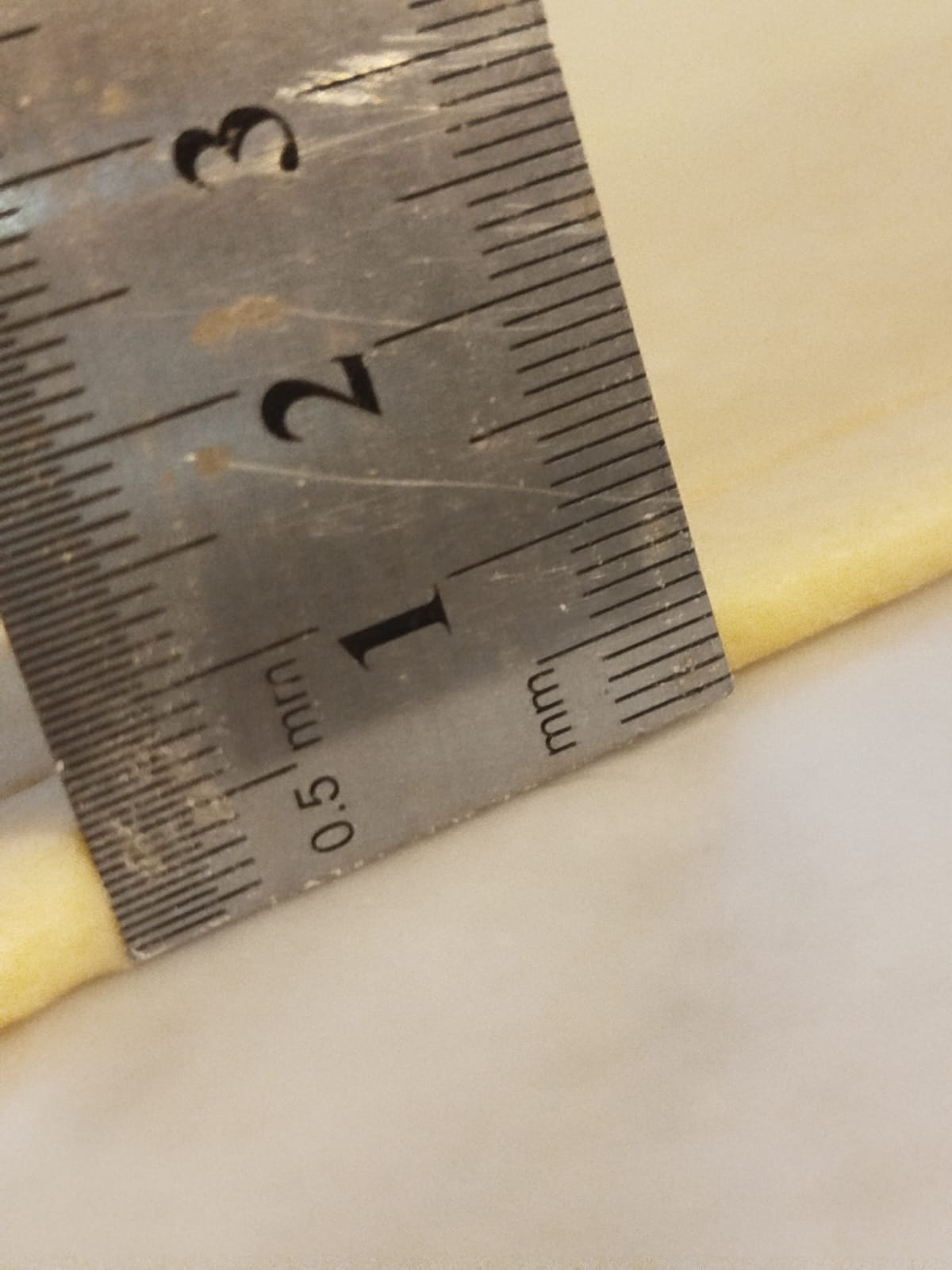 Control del espesor de la masa laminada con una regla