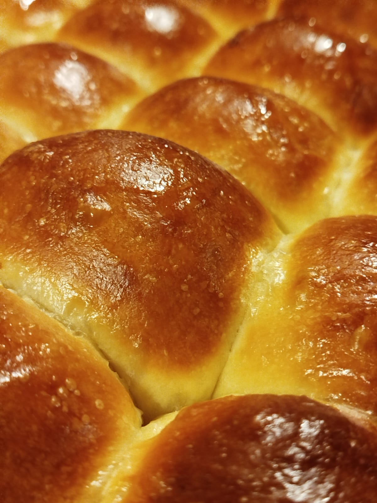 Panes de pebete artesanales recién horneados